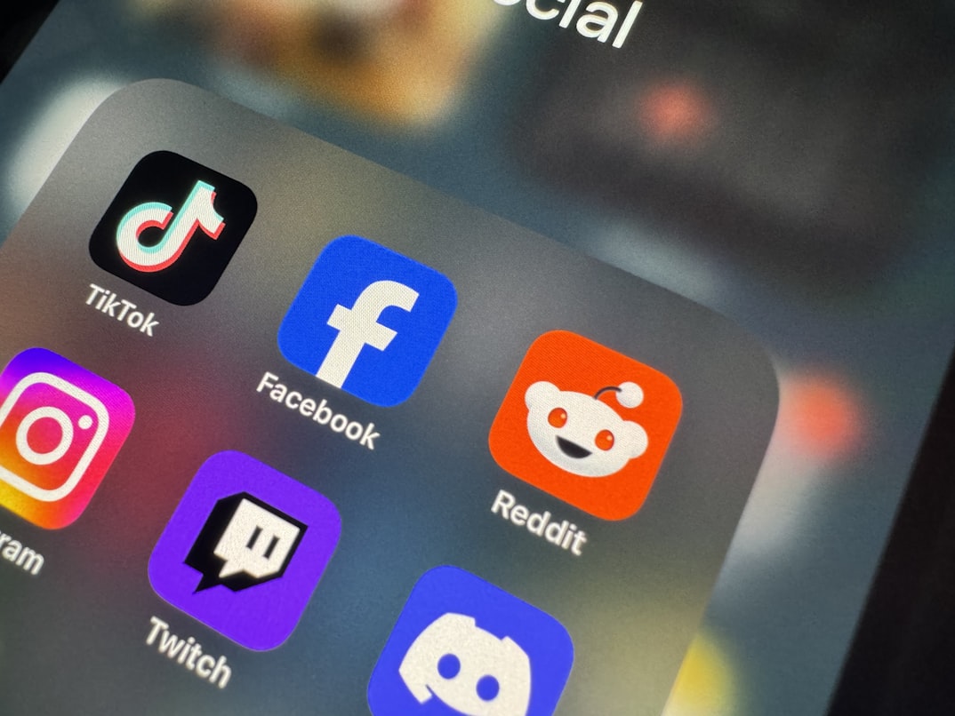 Social Media Management Company in Manhattan Beach, CA 6 Benefits of Socail Media Management Company in Manhattan Beach